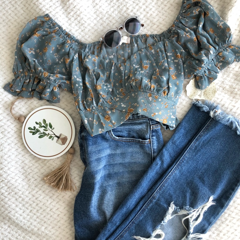 New Altar’d State floral blouse ruffled sleeves, tied in the back, true to size